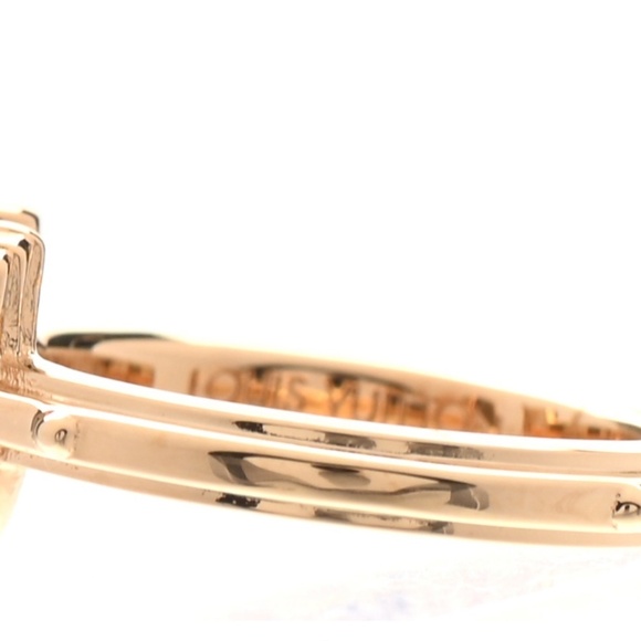 Sold! Louis Vuitton LV & Me "U" Ring Gold Plated - Picture 3 of 5